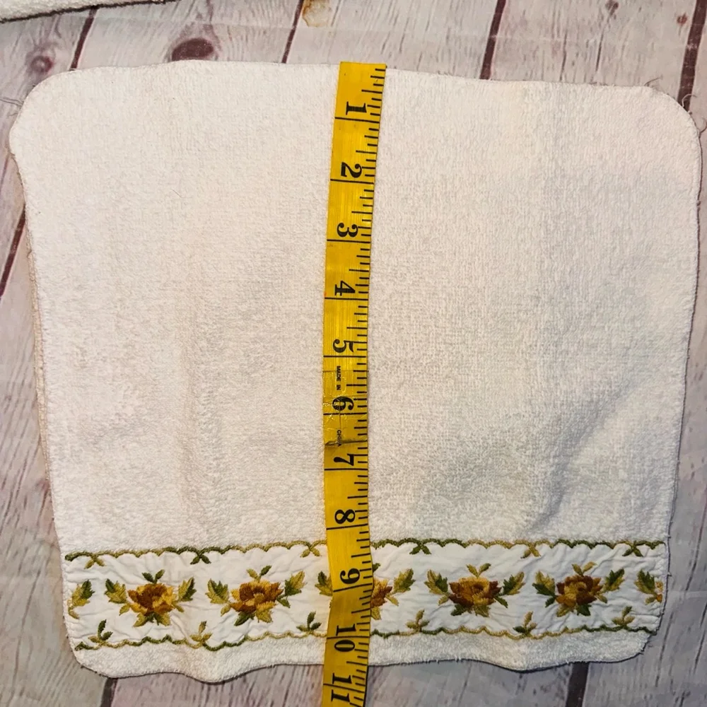 Vintage New Yorker By Fieldcrest Hand Towels and Washcloth Terry Cloth Set of 2